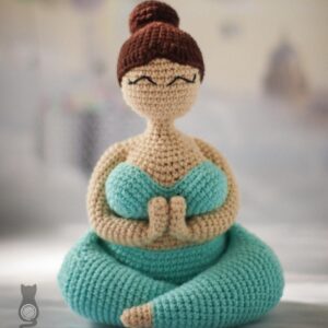 Boneca meditando