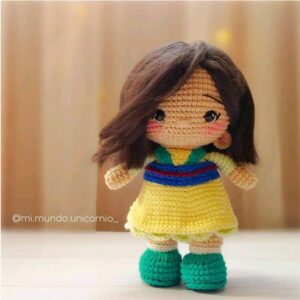 Menina Com Traje